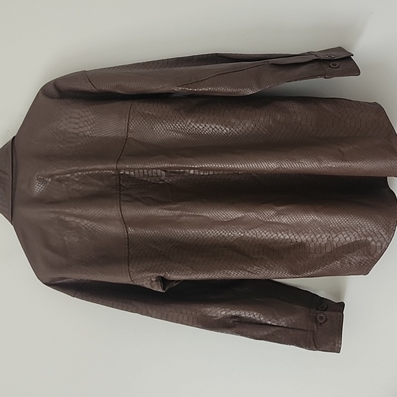 Aritzia Babaton Pellin Shirt Jacket Vegan Leather Brown Python Print Size Small - Picture 8 of 15